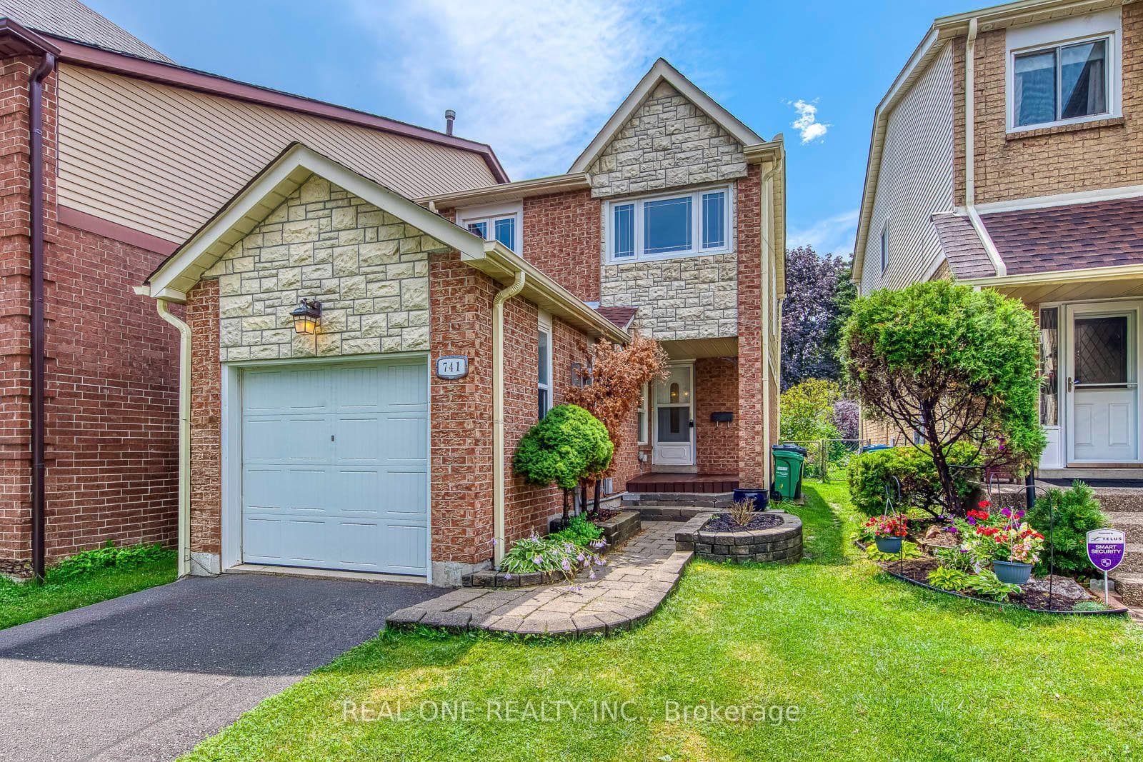 741 Queensbridge Drive, Mississauga, ON L5C 3T3
