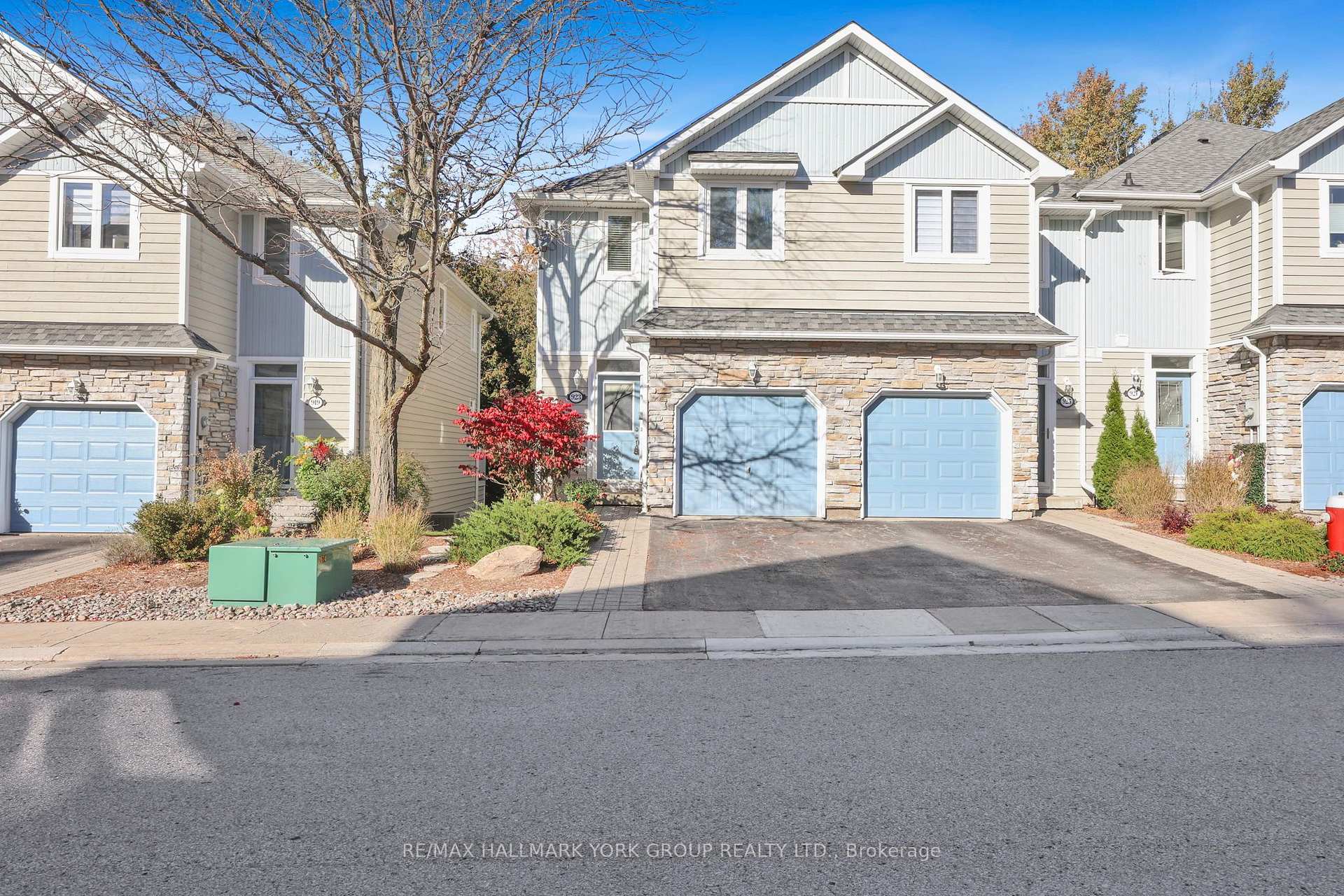 923 Creekfront Way, Newmarket, ON L3Y 8T4